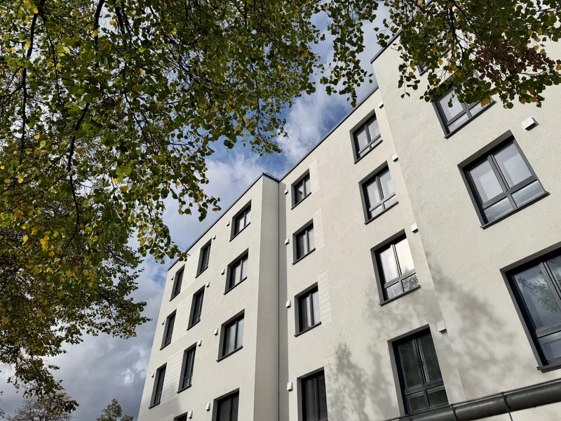 WBS 140 mit besonderem Wohnbedarf: 2-Zimmer-Wohnung mit Terrasse in Lichtenberg — photo 1